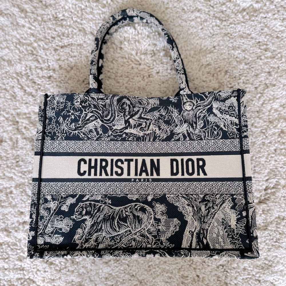 Authentic Dior Medium Tote 2023 - Brand New (used twice)